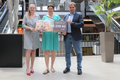 Finance z proplaceného šeku budou použity na pomoc rodinám s dětmi v městské části Praha 13, kde Farní charita Stodůlky působí.